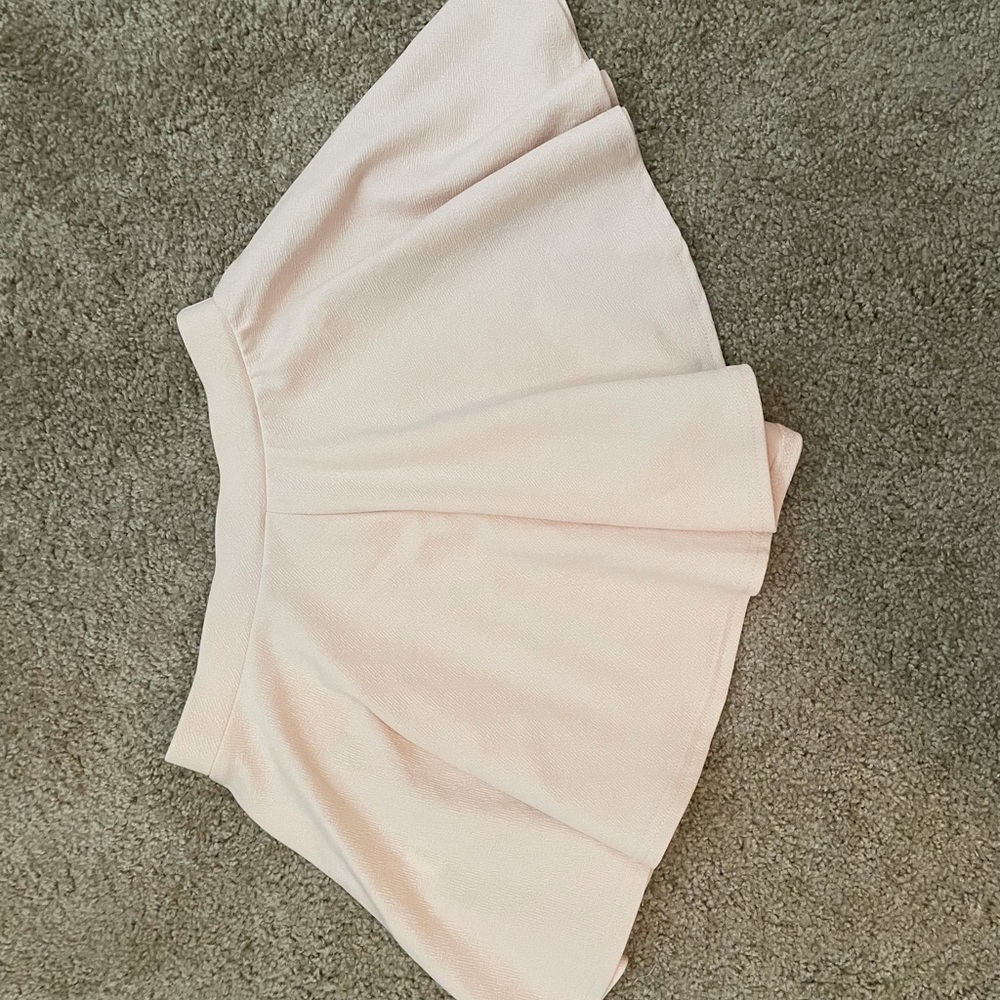 Short that looks like a skirt - pink size small